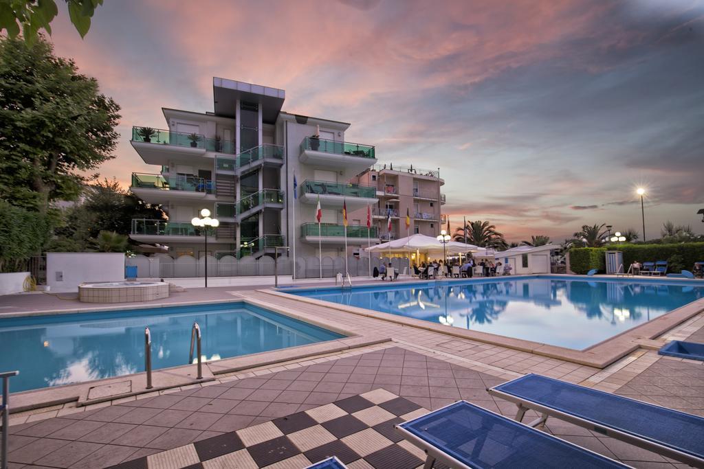 Hotel Venus Gabicce Mare Exterior foto