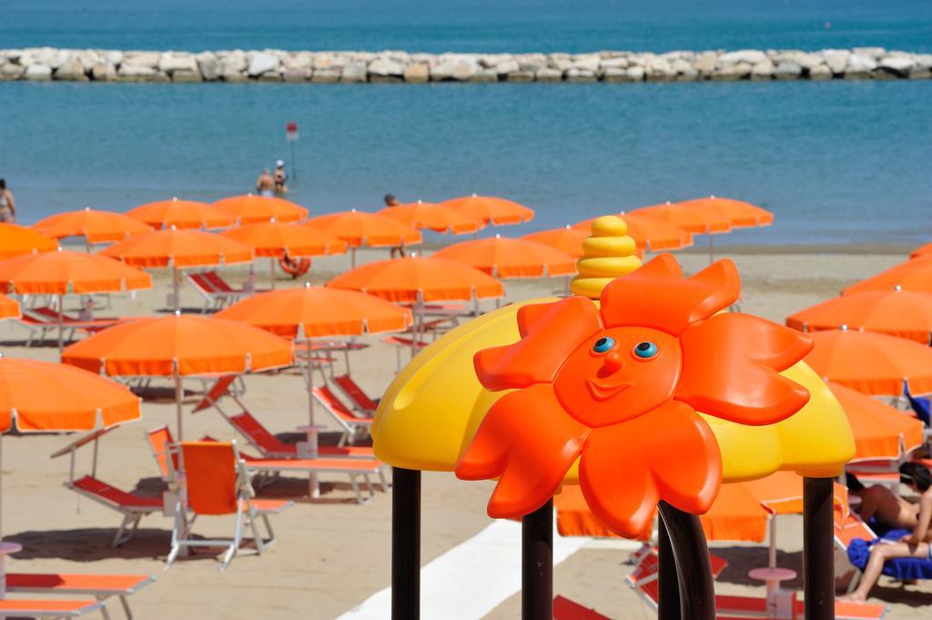 Hotel Venus Gabicce Mare Exterior foto