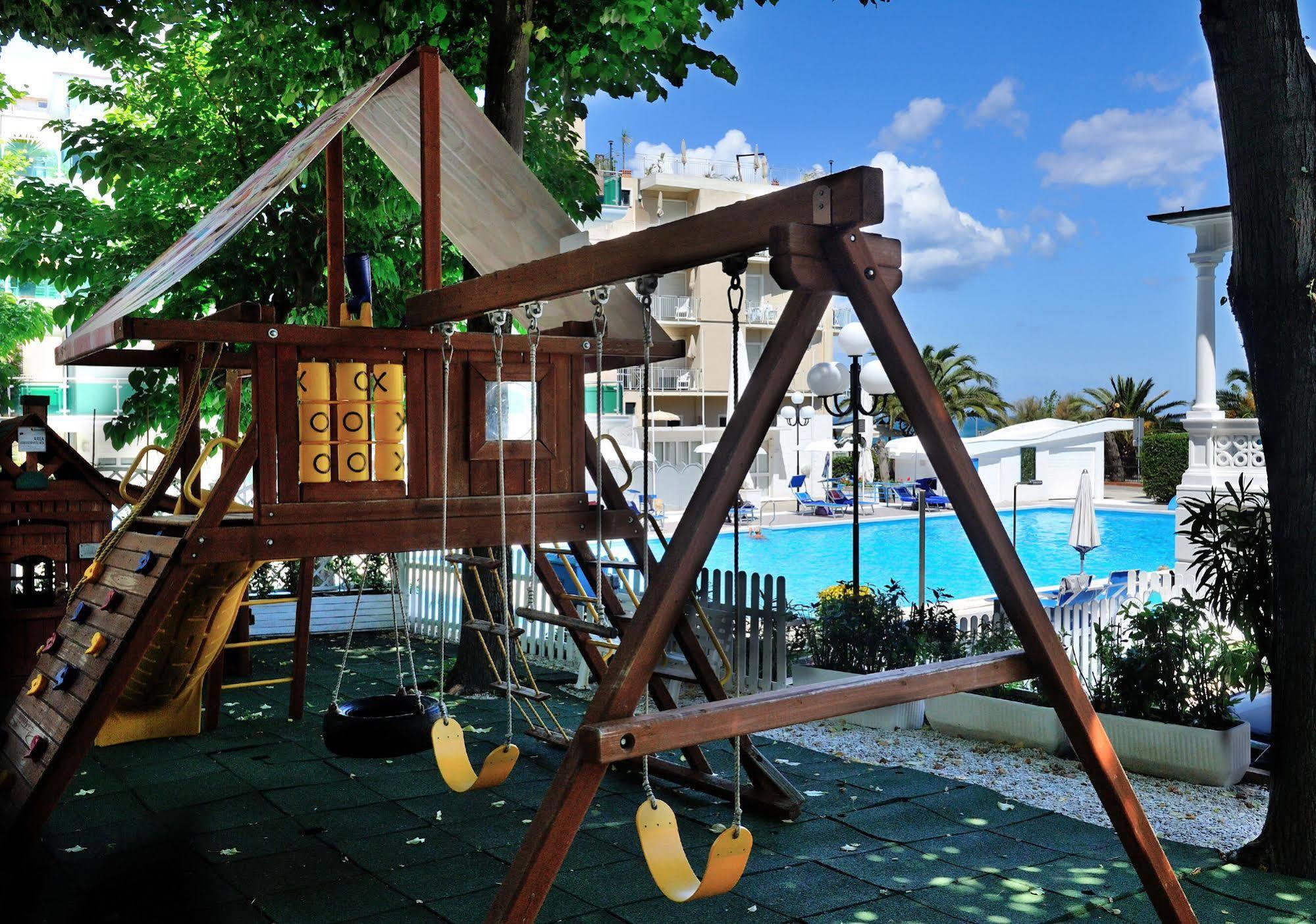 Hotel Venus Gabicce Mare Exterior foto